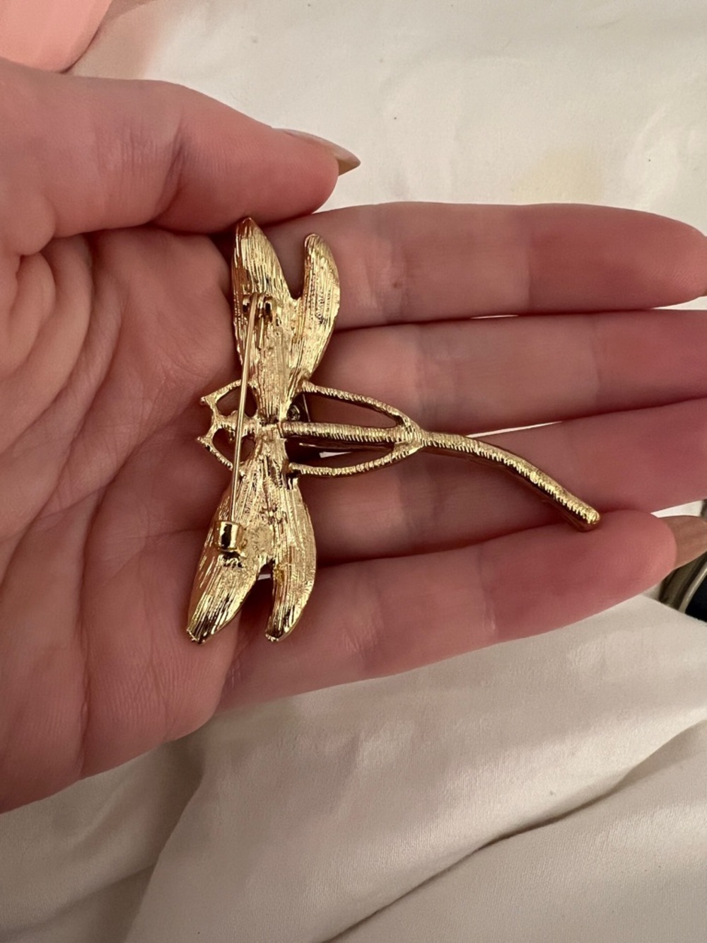 🧷Vintage Dragonfly Brooch on Gold-Tone Metal - Rhinestone and CZ - Picture 3 of 3